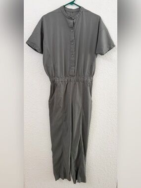 Lululemon Perfectly Poised Jumpsuit
Grey Sage Size 6